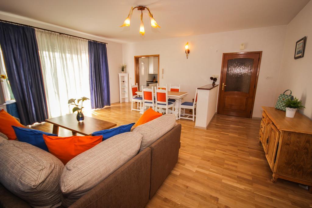 Apartmani Kristijan Jesenice  Exterior foto